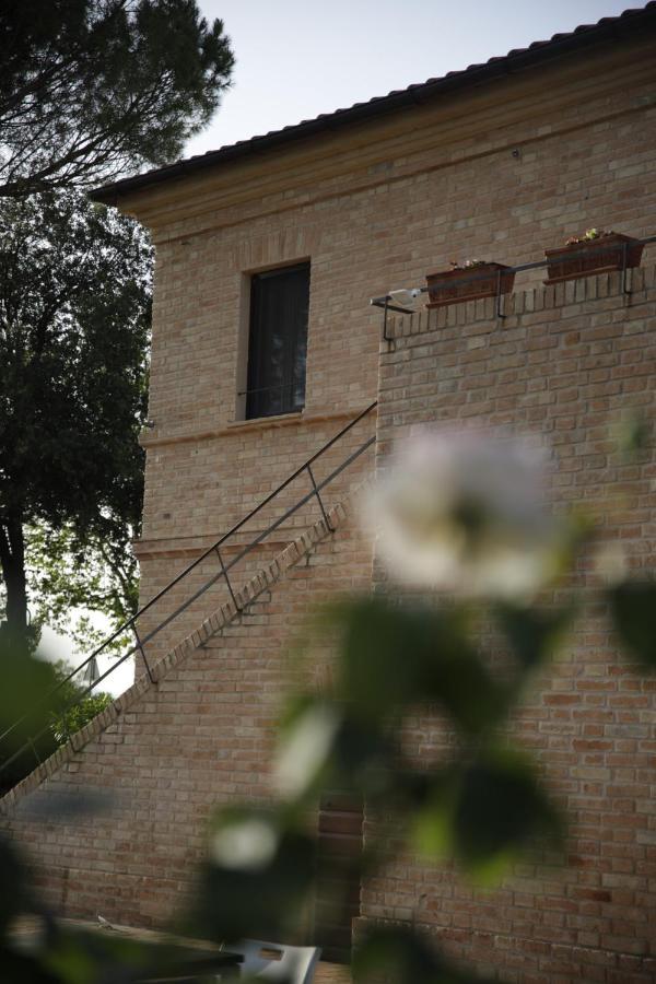 Гостьовий будинок Agriturismo La Fonte Di San Girio Потенца-Пічена Екстер'єр фото