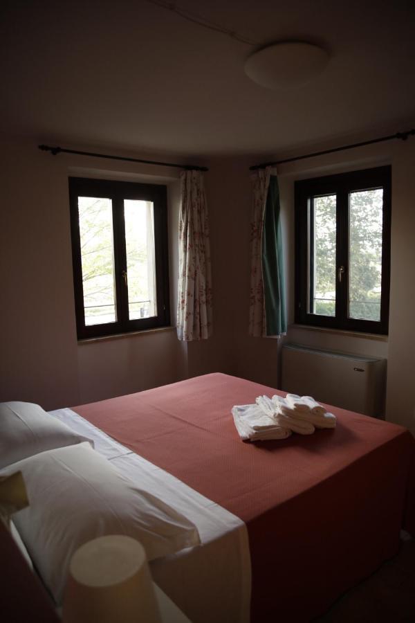 Гостьовий будинок Agriturismo La Fonte Di San Girio Потенца-Пічена Екстер'єр фото