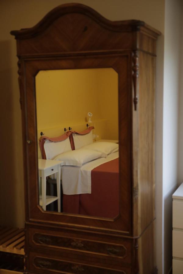 Гостьовий будинок Agriturismo La Fonte Di San Girio Потенца-Пічена Екстер'єр фото