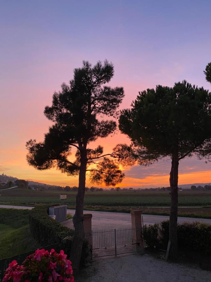 Гостьовий будинок Agriturismo La Fonte Di San Girio Потенца-Пічена Екстер'єр фото