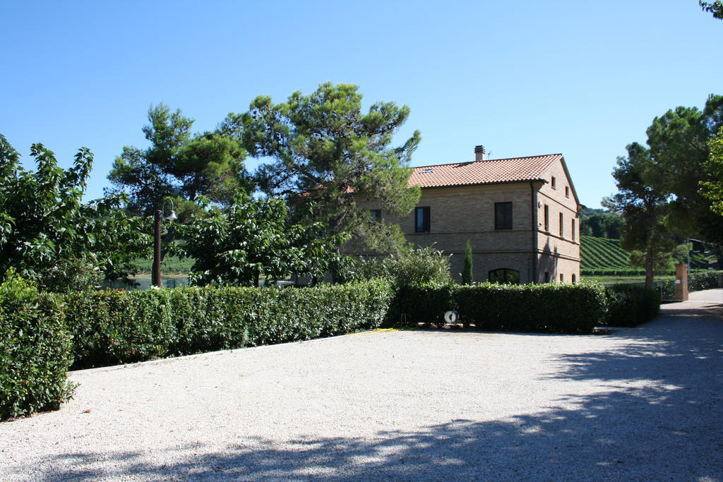 Гостьовий будинок Agriturismo La Fonte Di San Girio Потенца-Пічена Екстер'єр фото