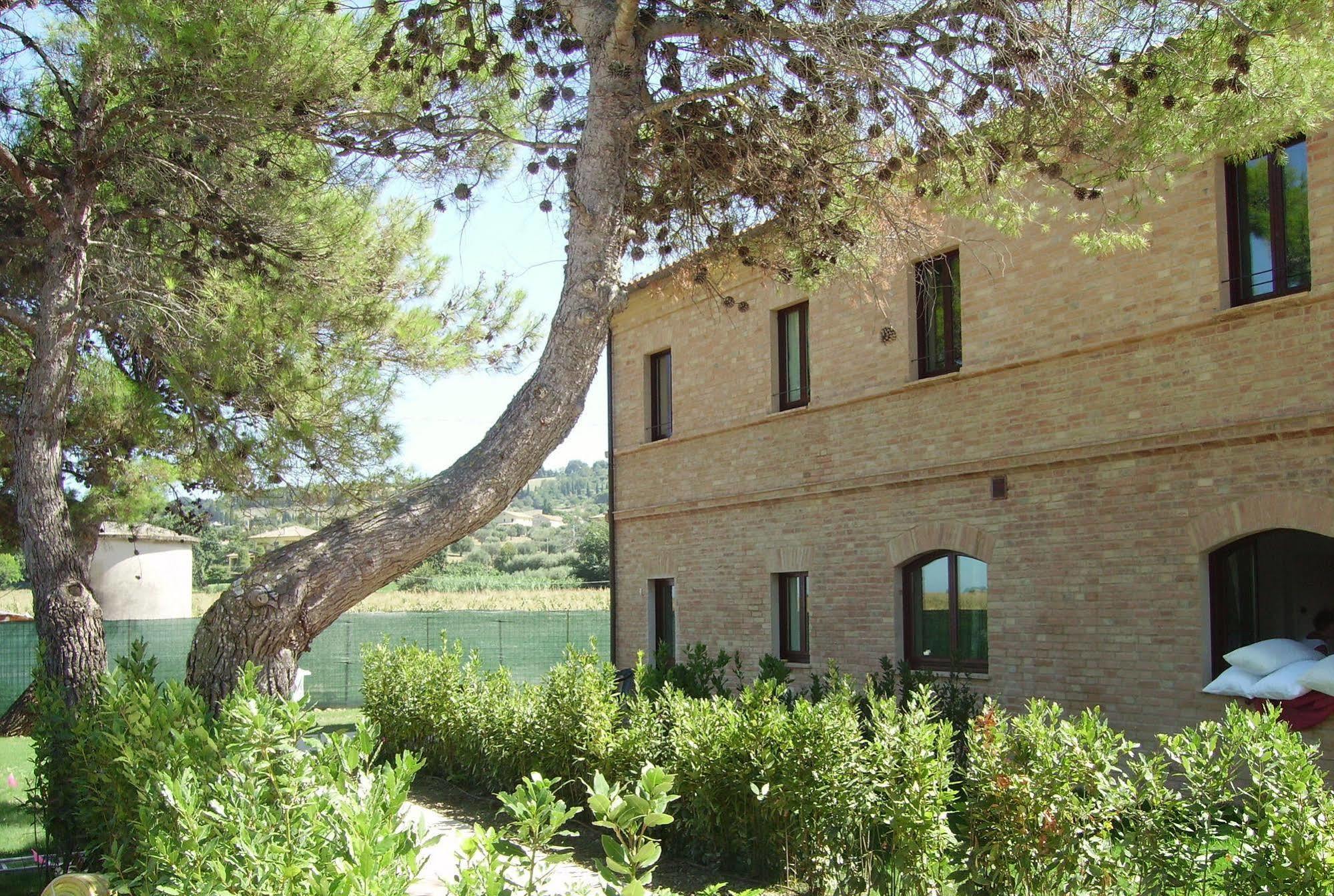 Гостьовий будинок Agriturismo La Fonte Di San Girio Потенца-Пічена Екстер'єр фото