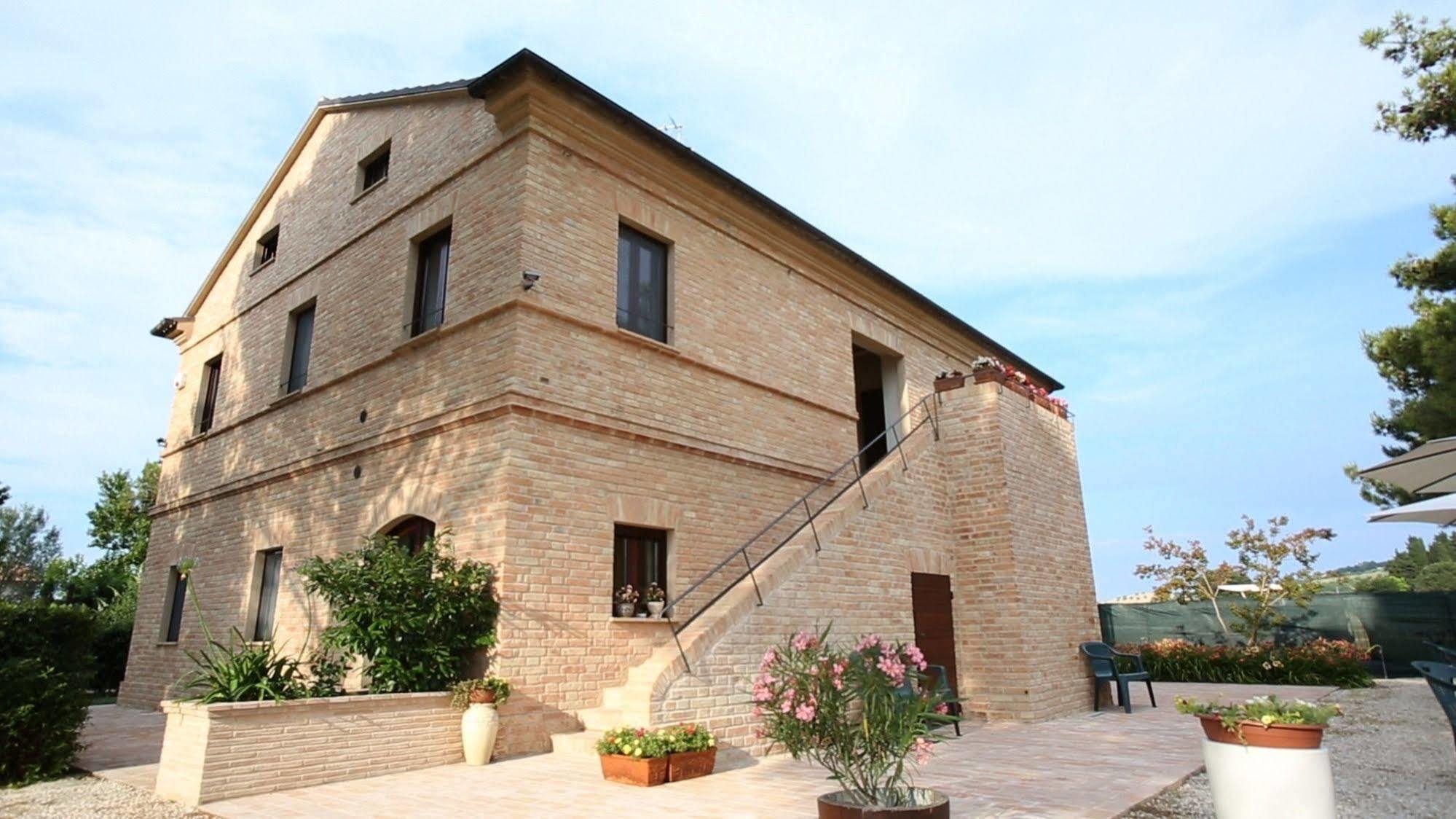 Гостьовий будинок Agriturismo La Fonte Di San Girio Потенца-Пічена Екстер'єр фото