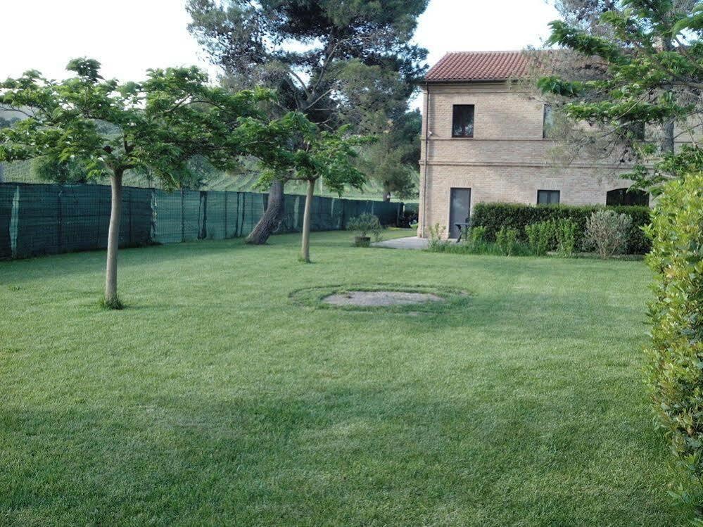 Гостьовий будинок Agriturismo La Fonte Di San Girio Потенца-Пічена Екстер'єр фото